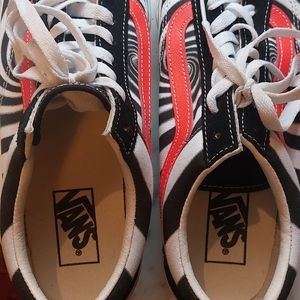 Womans Van's size q0